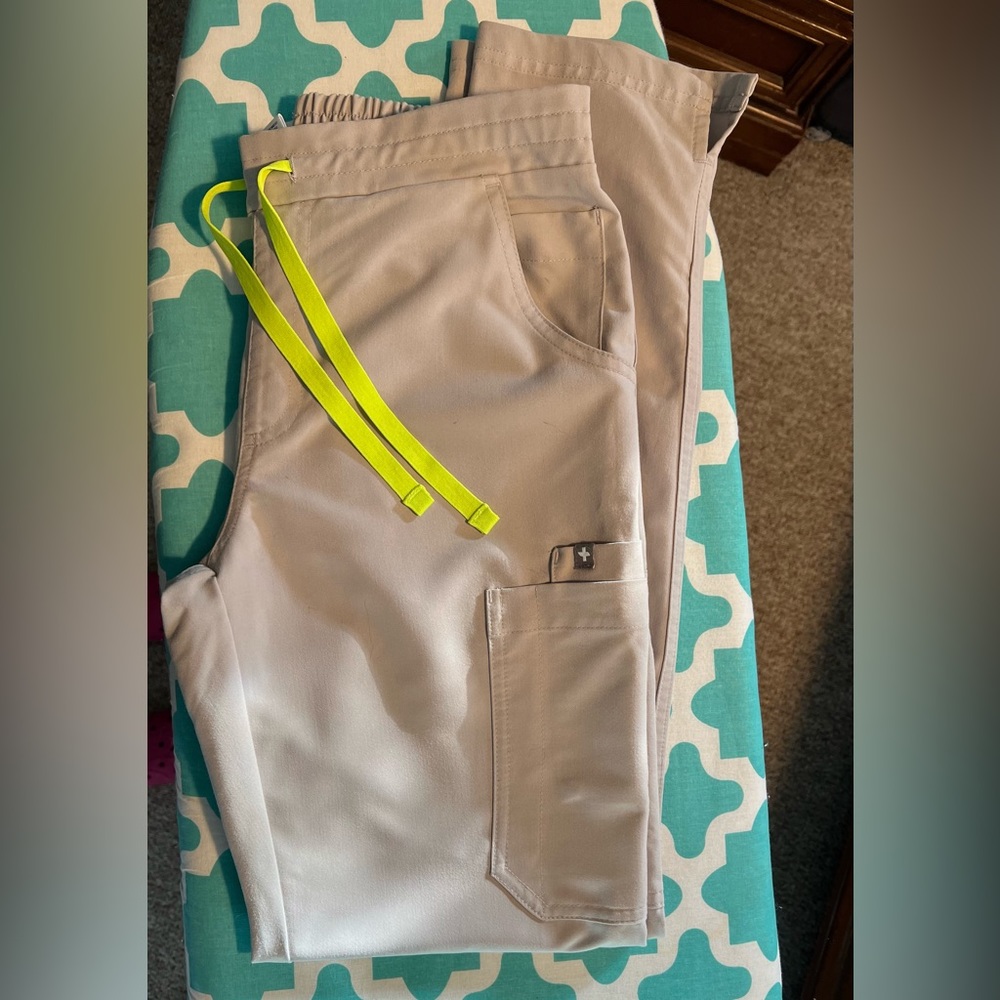 Figs xs slate  Yola skinny scrub pants